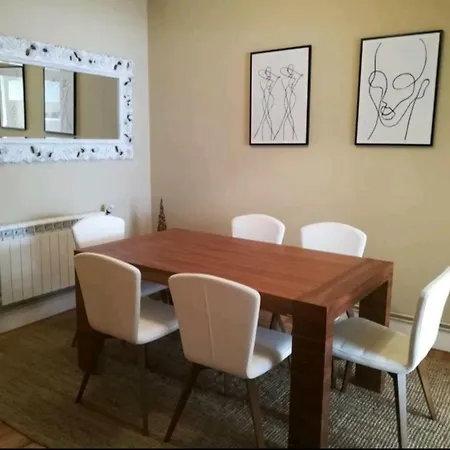 Rua Fernando Macias Apartamento *